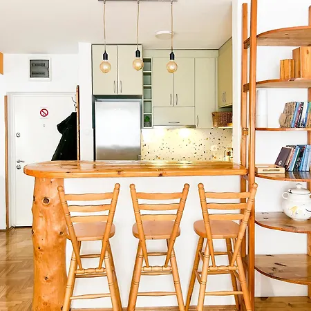 Wooden Nest דירה